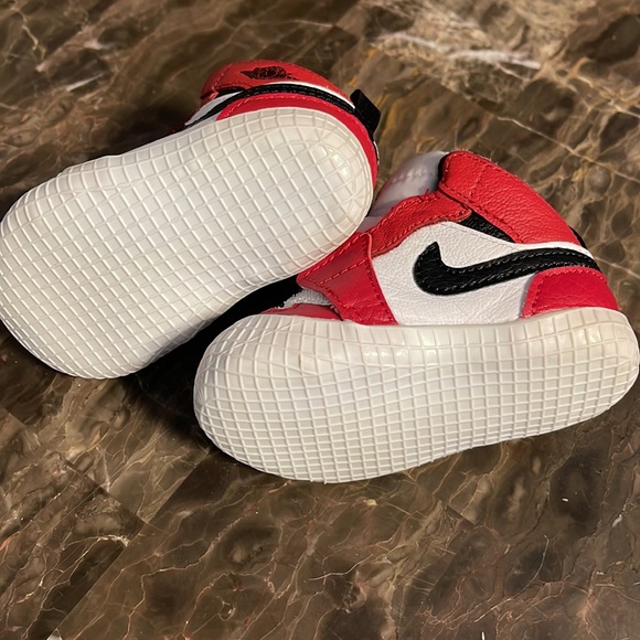 Nike soft bottoms - Picture 2 of 5